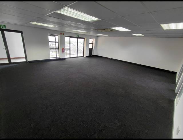 121M² OFFICE TO LET IN HURLINGHAM